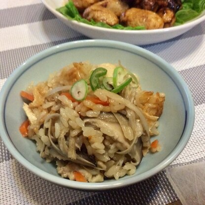 鶏ももで作ると、お肉の油分で照りと旨みが出て美味しいですね！麺つゆで味付けしていないから、余分な塩味も無くてまろやかでした。冷たいおにぎりでも美味しそうですね！